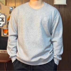 Minimalist Tiger
Embroidered Crewneck Sweatshirt — Men's L